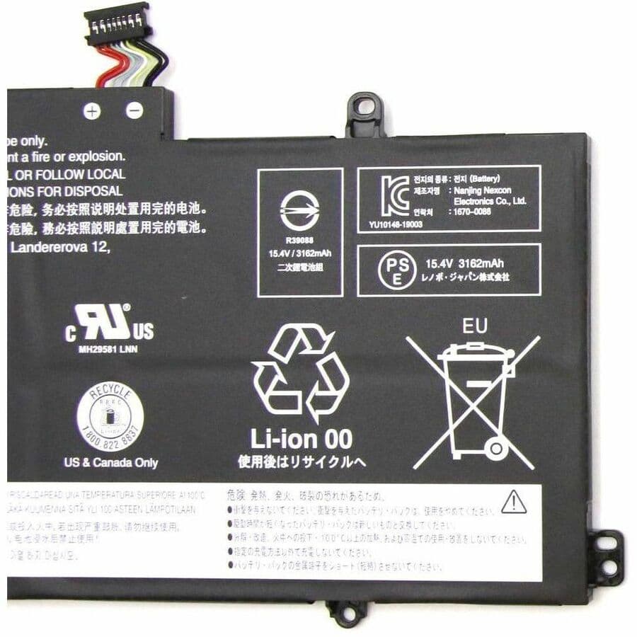 Black Box active Mini DisplayPort to HDMI audio/video adapter with Mini DisplayPort male and HDMI female connectors