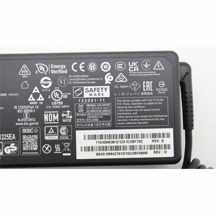 Lenovo 135 W AC adapter, MPN 01FR042, for supported notebook charging