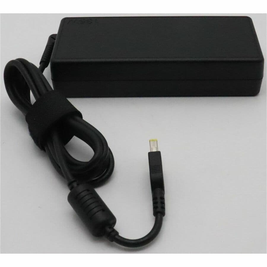 Lenovo 135 W AC adapter, MPN 01FR042, for supported notebook charging
