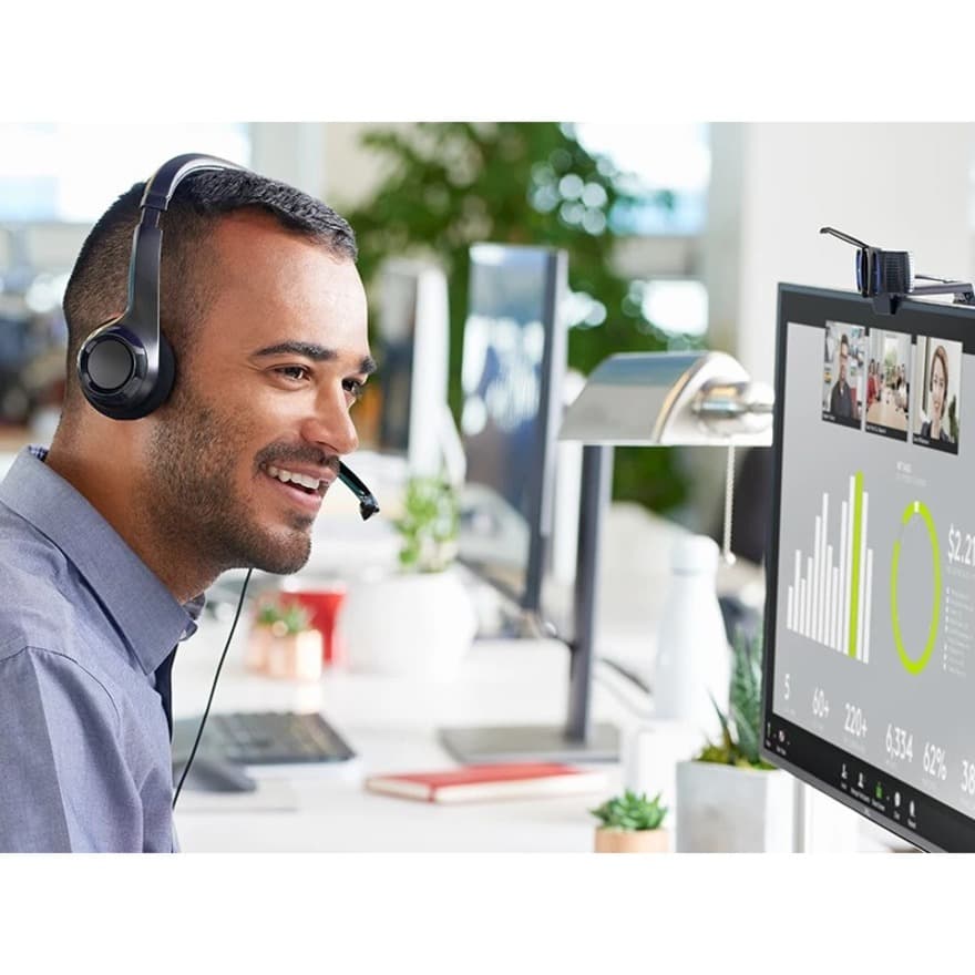 Lenovo C920S Pro HD webcam with 1080p video, autofocus, and privacy shutter